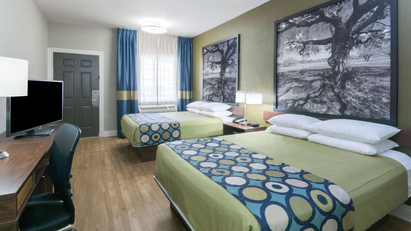 Super 8 San Antonio Northeast