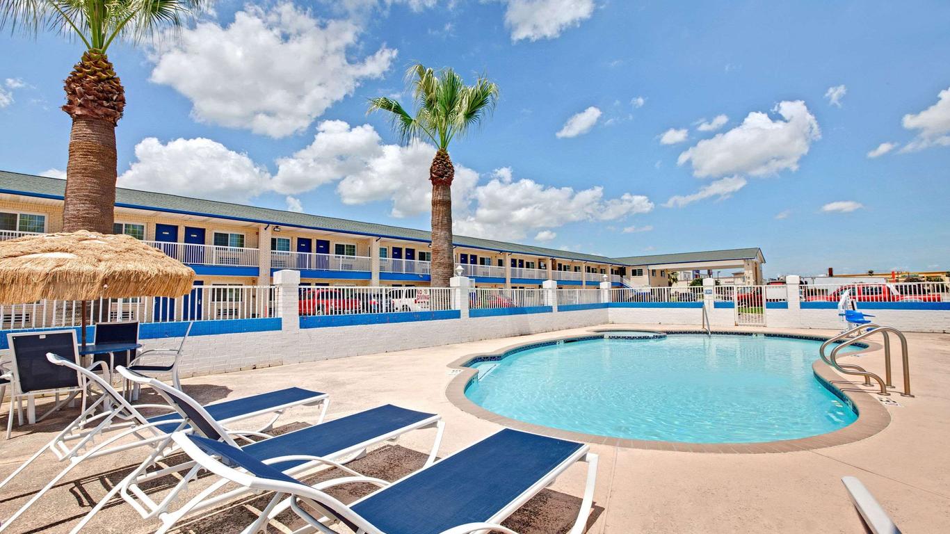 Days Inn by Wyndham Baytown Garth Road I10 East