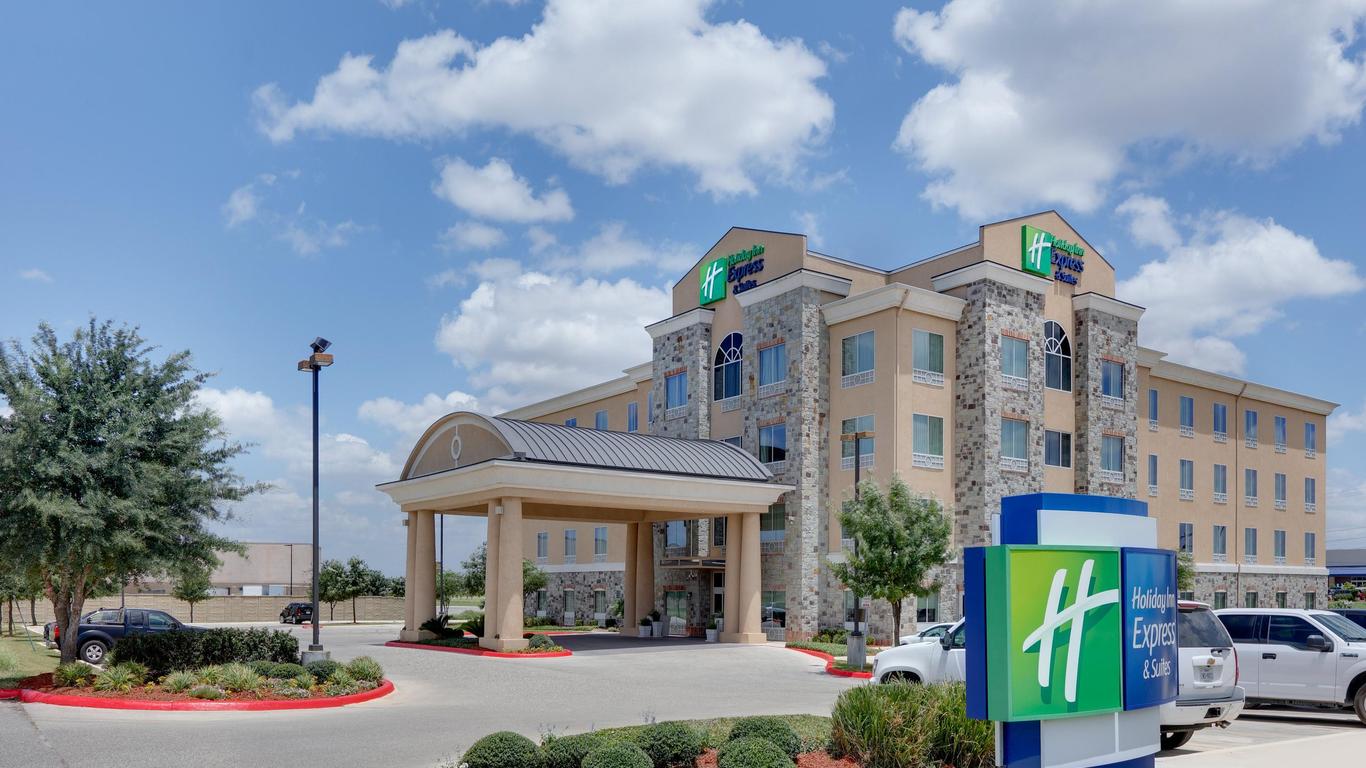 Holiday Inn Express & Suites San Antonio - Brooks City Base