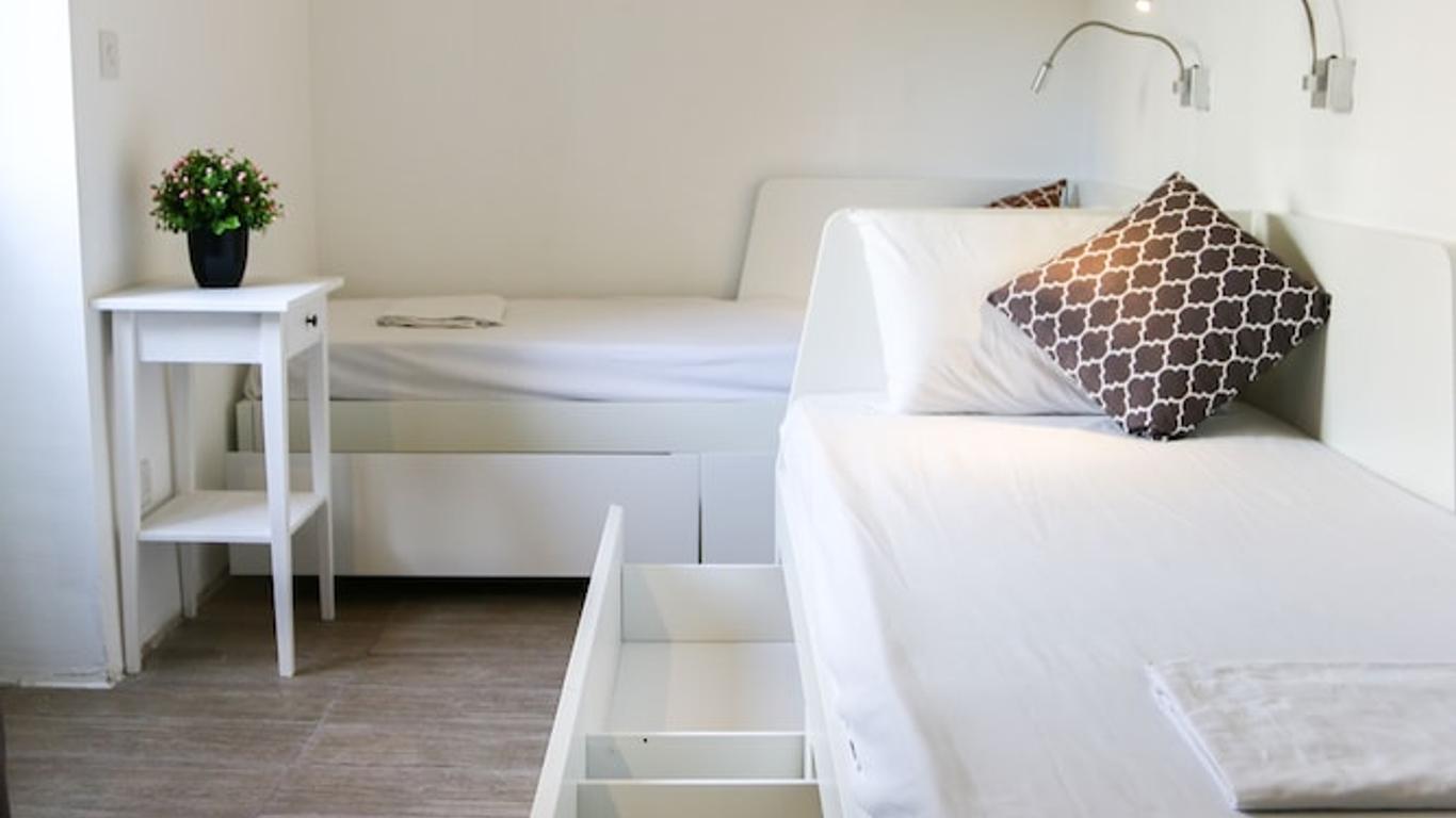 Follow the Sun Boutique Hostel - Pool, Breakfast & Sea Views