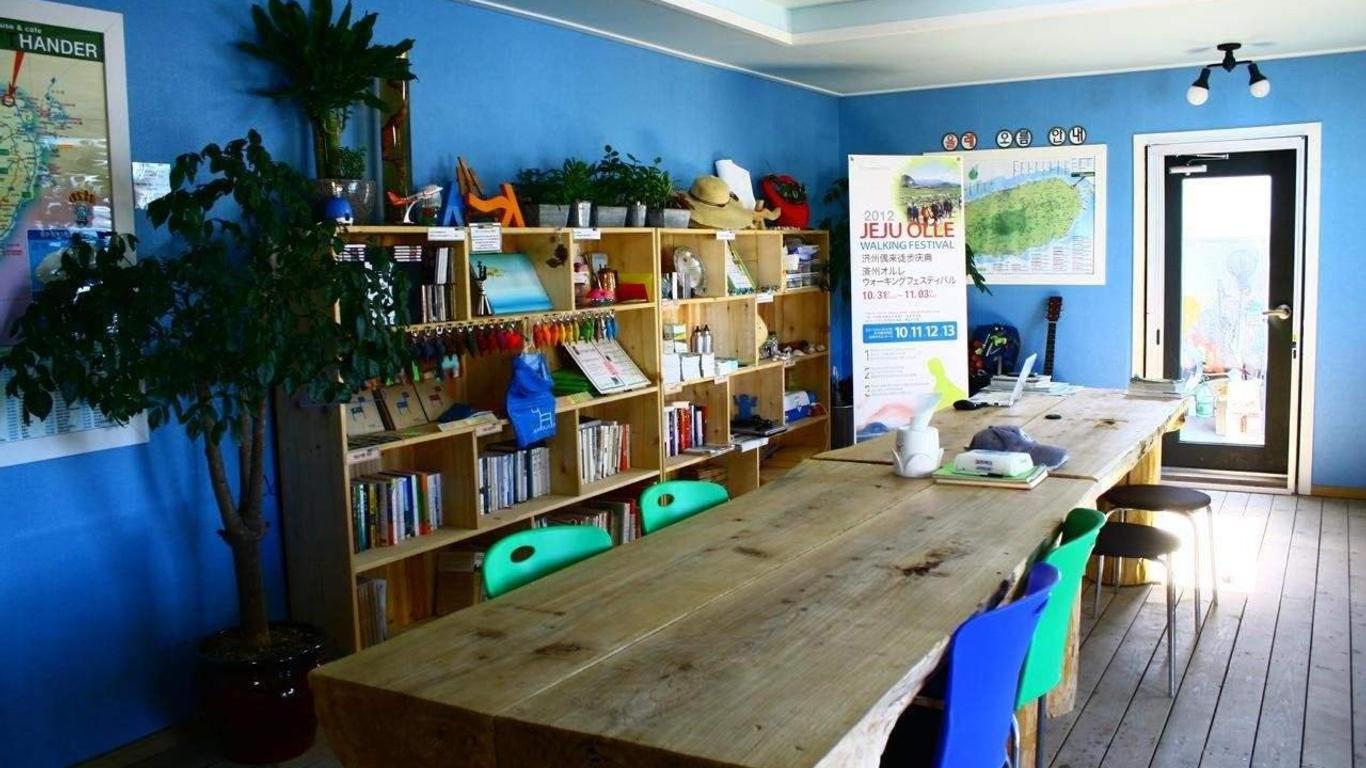 Lefthander Guesthouse Hostel